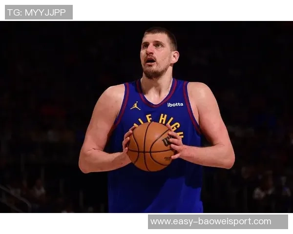 小杨展现惊人实力被誉为中国约基奇开拓者未来之星引发全球关注 小杨展现惊人实力被誉为中国约基奇开拓者未来之星引发全球关注